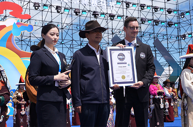 最大规模的安多藏族服饰表演